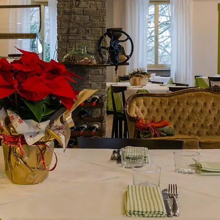 Ristorante Della Sacra Отель 2*